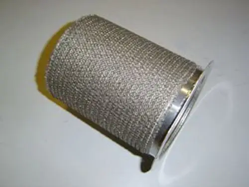 Remeha-Brenner in zylindrischer Form mit metallischer Oberfläche, der für verschiedene Anwendungen in Heizsystemen verwendet wird.